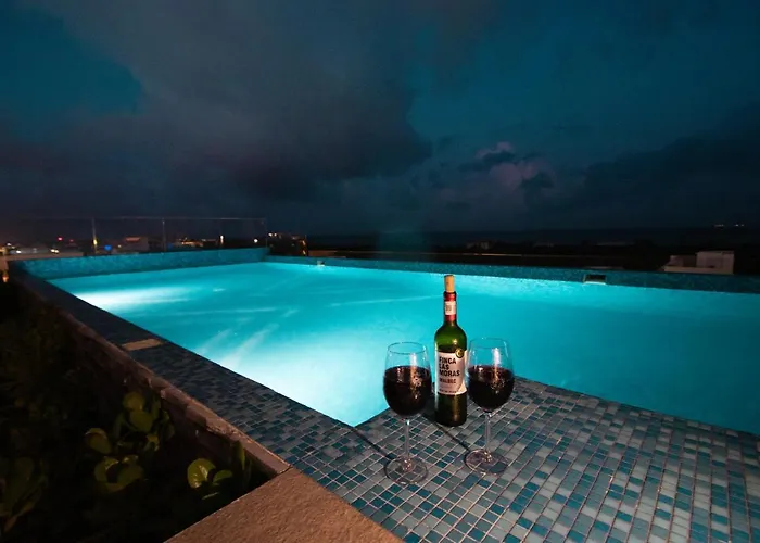With Ocean View Pool In Av 10 & 60 Street *