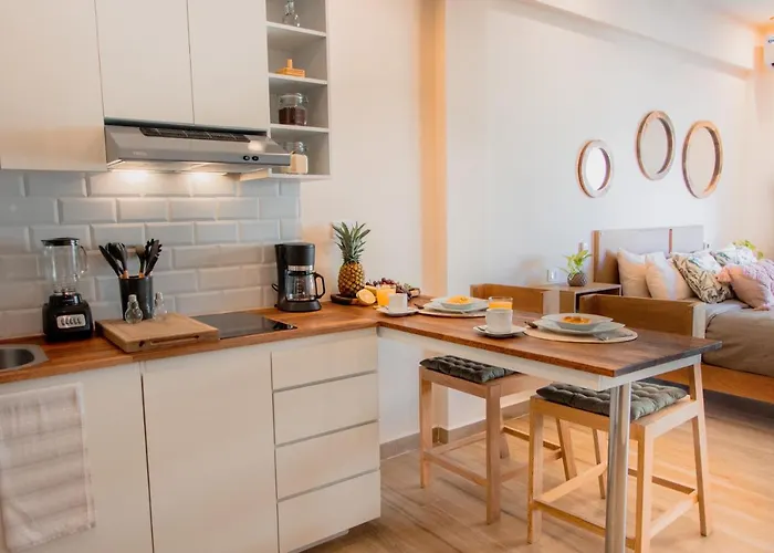 Apartment With Ocean View Pool In Av 10 & 60 Street *