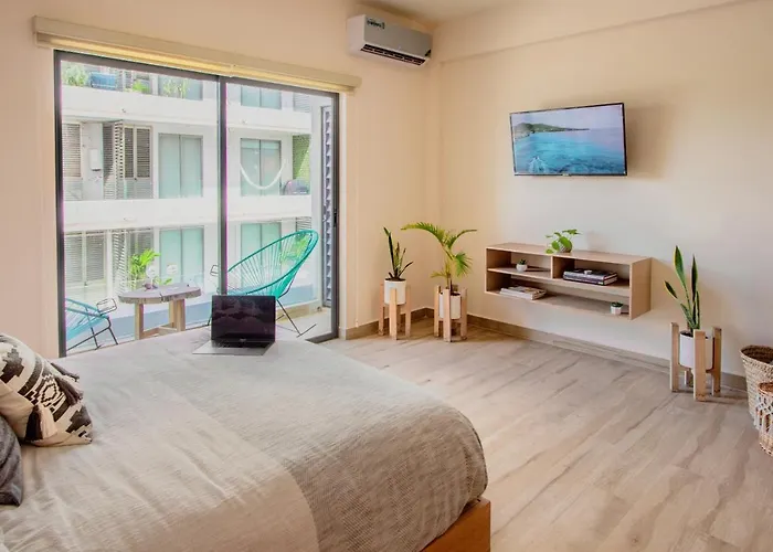 With Ocean View Pool In Av 10 & 60 Street *